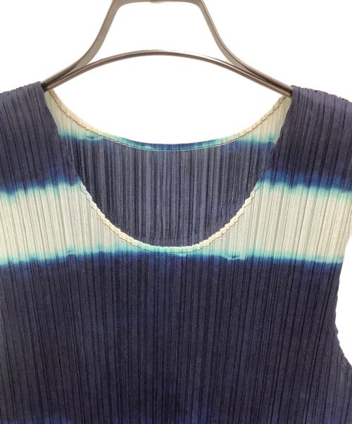 PLEATS PLEASE ISSEY MIYAKE（プリーツプリーズ イッセイミヤケ）PLEATS PLEASE ISSEY MIYAKE (プリーツプリーズ イッセイミヤケ) ノースリーブプリーツカットソー ネイビー×ホワイト サイズ:3の古着・服飾アイテム