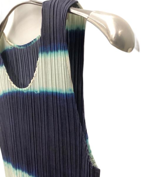 PLEATS PLEASE ISSEY MIYAKE（プリーツプリーズ イッセイミヤケ）PLEATS PLEASE ISSEY MIYAKE (プリーツプリーズ イッセイミヤケ) ノースリーブプリーツカットソー ネイビー×ホワイト サイズ:3の古着・服飾アイテム