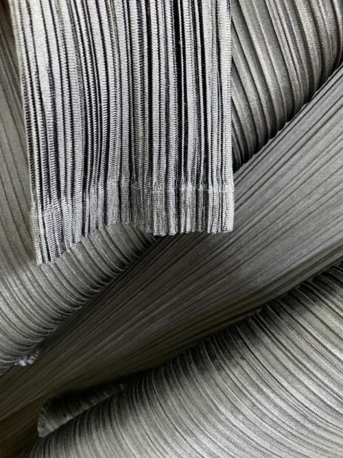 PLEATS PLEASE ISSEY MIYAKE（プリーツプリーズ イッセイミヤケ）PLEATS PLEASE ISSEY MIYAKE (プリーツプリーズ イッセイミヤケ) ■プリーツカーディガン ネイビー サイズ:ーの古着・服飾アイテム