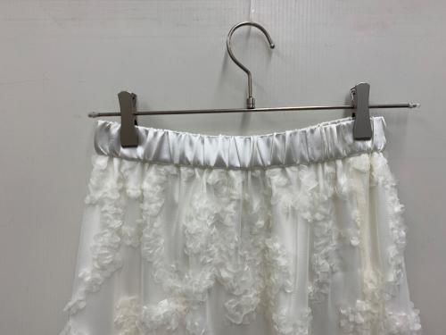 apart by lowrys（アパートバイローリーズ）apart by lowrys (アパートバイローリーズ) チュールモチーフスカート ホワイト サイズ:FREE 未使用品の古着・服飾アイテム