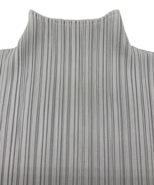 PLEATS PLEASE ISSEY MIYAKE（プリーツプリーズ イッセイミヤケ）PLEATS PLEASE ISSEY MIYAKE (プリーツプリーズ イッセイミヤケ) ノースリーブカットソー ライトグレー サイズ:3の古着・服飾アイテム
