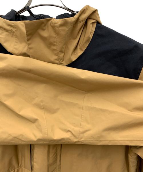 Columbia（コロンビア）Columbia (コロンビア) マウンテンパーカー ブラック×ベージュ サイズ:Lの古着・服飾アイテム