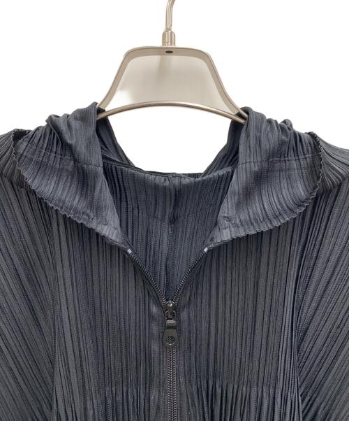 PLEATS PLEASE ISSEY MIYAKE（プリーツプリーズ イッセイミヤケ）PLEATS PLEASE ISSEY MIYAKE (プリーツプリーズ イッセイミヤケ) ■ジップアッププリーツパーカー ブラック サイズ:3の古着・服飾アイテム