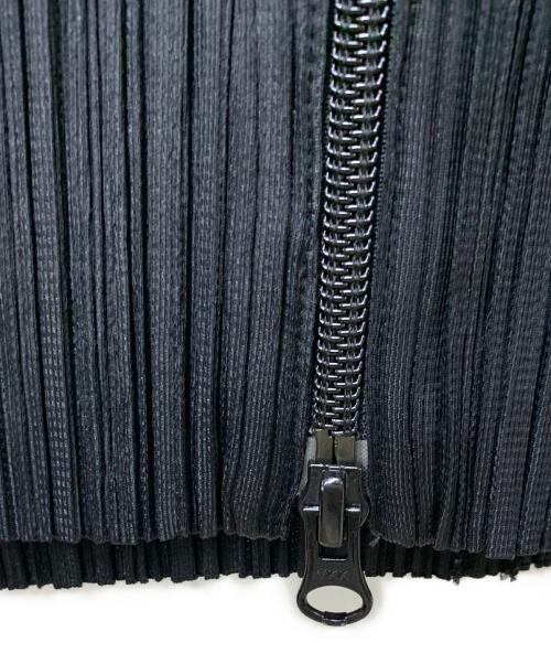 PLEATS PLEASE ISSEY MIYAKE（プリーツプリーズ イッセイミヤケ）PLEATS PLEASE ISSEY MIYAKE (プリーツプリーズ イッセイミヤケ) ■ジップアッププリーツパーカー ブラック サイズ:3の古着・服飾アイテム