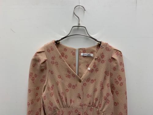 Snidel（スナイデル）Snidel (スナイデル) ワンピース ベージュ サイズ:FREEの古着・服飾アイテム