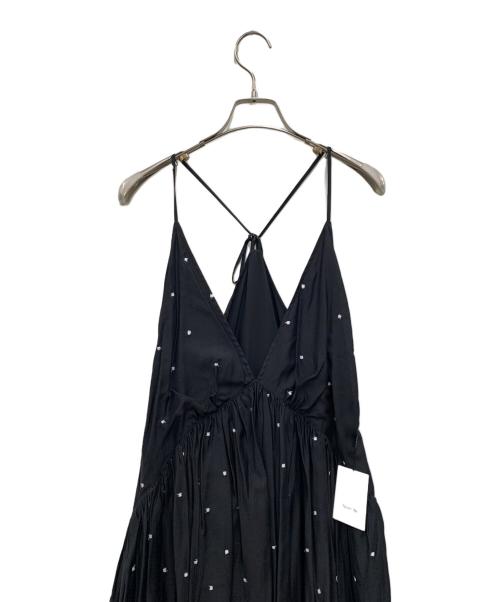 apart by（アパートバイ）Apart by (アパートバイ) キャミソールワンピース ブラック×ホワイト サイズ:FREE 未使用品の古着・服飾アイテム