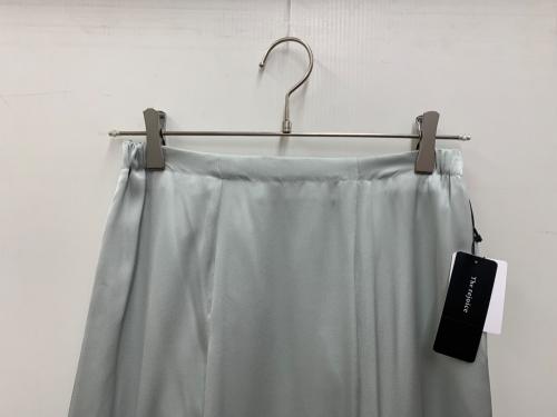 The rejoice（ザリジョイス）the rejoice (ザリジョイス) サテンスカート グリーン サイズ:FREE 未使用品の古着・服飾アイテム