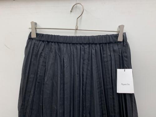 apart by lowrys（アパートバイローリーズ）apart by lowrys (アパートバイローリーズ) プリーツスカート ブラック サイズ:FREE 未使用品の古着・服飾アイテム