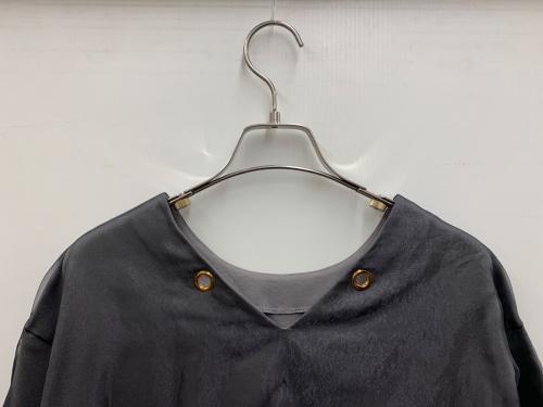 AuieF（アウィーエフ）AuieF (アウィーエフ) 半袖ブラウス チャコールグレー サイズ:38 未使用品の古着・服飾アイテム