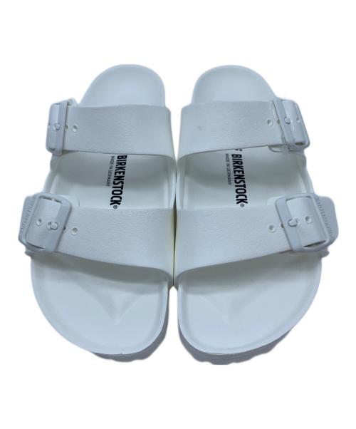 BIRKENSTOCK（ビルケンシュトック）BIRKENSTOCK (ビルケンシュトック) ストラップサンダル ホワイト サイズ:25 未使用品の古着・服飾アイテム