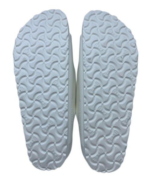 BIRKENSTOCK（ビルケンシュトック）BIRKENSTOCK (ビルケンシュトック) ストラップサンダル ホワイト サイズ:25 未使用品の古着・服飾アイテム