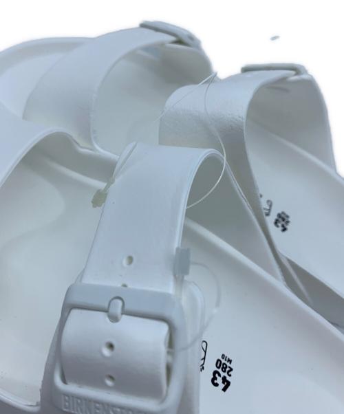 BIRKENSTOCK（ビルケンシュトック）BIRKENSTOCK (ビルケンシュトック) ストラップサンダル ホワイト サイズ:28 未使用品の古着・服飾アイテム