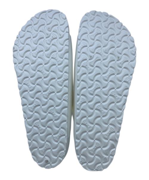 BIRKENSTOCK（ビルケンシュトック）BIRKENSTOCK (ビルケンシュトック) ストラップサンダル ホワイト サイズ:28 未使用品の古着・服飾アイテム