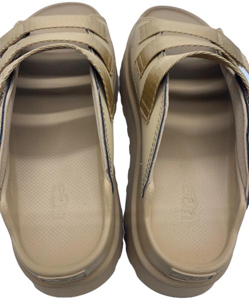 UGG（アグ）UGG (アグ) 厚底サンダル ベージュ サイズ:25の古着・服飾アイテム