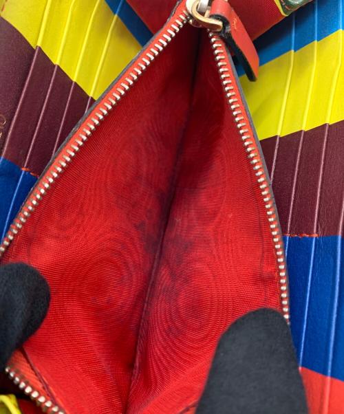 VALENTINO GARAVANI（ヴァレンティノ・ガラヴァーニ）VALENTINO GARAVANI (ヴァレンティノ・ガラヴァーニ) 長財布 マルチカラーの古着・服飾アイテム