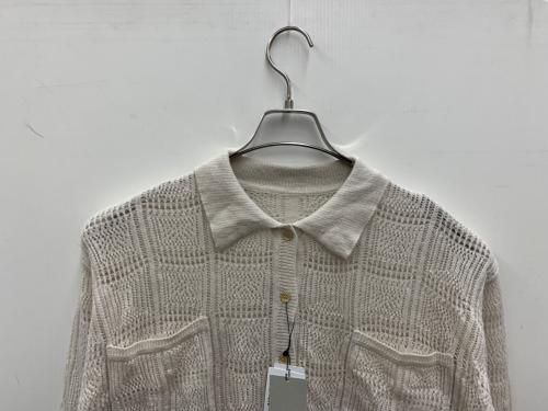 Audrey and John Wad（オードリーアンドジョンワッド）AUDREY AND JOHN WAD (オードリーアンドジョンワッド) ニットカーディガン アイボリー サイズ:FREE 未使用品の古着・服飾アイテム