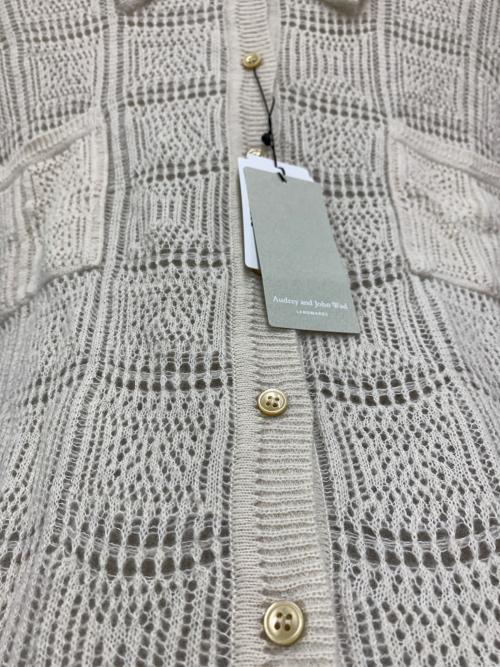Audrey and John Wad（オードリーアンドジョンワッド）AUDREY AND JOHN WAD (オードリーアンドジョンワッド) ニットカーディガン アイボリー サイズ:FREE 未使用品の古着・服飾アイテム