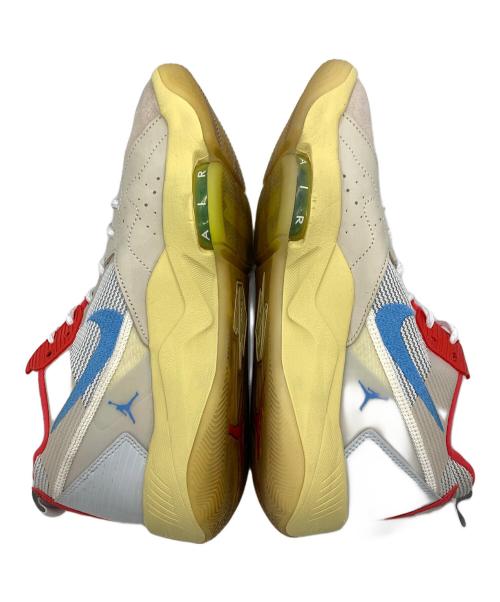 NIKE（ナイキ）NIKE (ナイキ) ミッドカットスニーカー ベージュ×レッド サイズ:27.5の古着・服飾アイテム