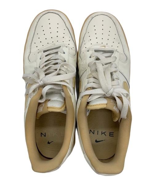 NIKE（ナイキ）NIKE (ナイキ) スニーカー ホワイト×ベージュ サイズ:27.5の古着・服飾アイテム