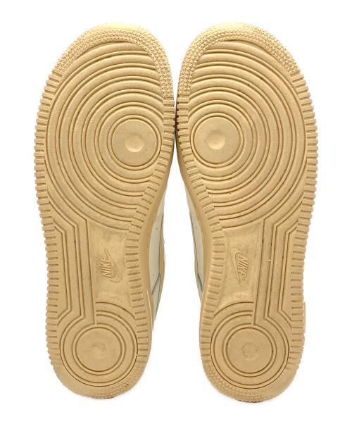 NIKE（ナイキ）NIKE (ナイキ) スニーカー ホワイト×ベージュ サイズ:27.5の古着・服飾アイテム