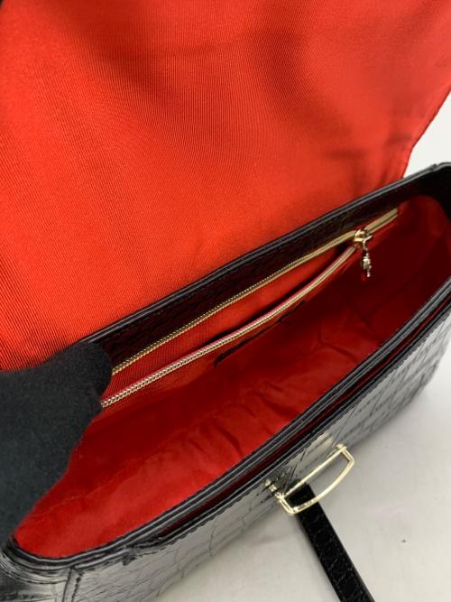 eat in the closet（イートインザクローゼット）eat in the closet (イートインザクローゼット) ショルダーバッグ ブラック×レッドの古着・服飾アイテム