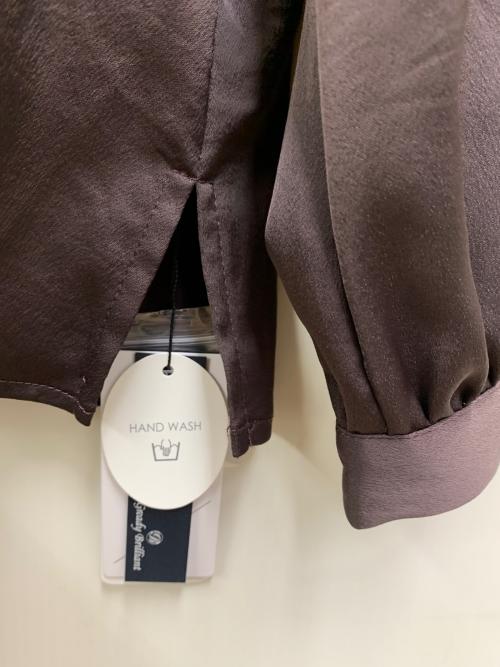 Gready Brilliant（グレディ ブリリアン）Gready Brilliant (グレディ ブリリアン) 長袖ブラウス ブラウン サイズ:38 未使用品の古着・服飾アイテム