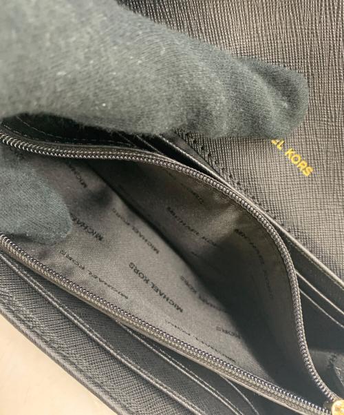 MICHAEL KORS（マイケル・コース）MICHAEL KORS (マイケル・コース) ショルダーウォレット ブラックの古着・服飾アイテム