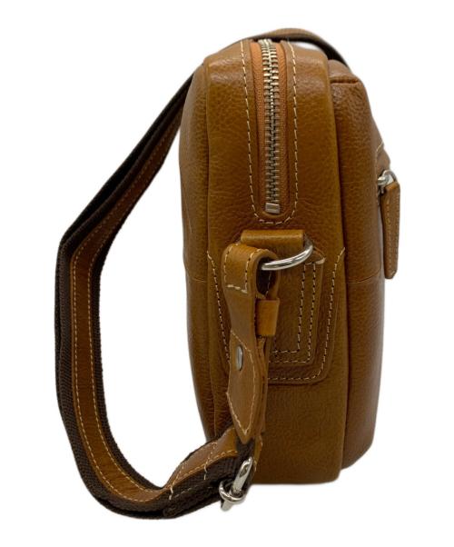 P.id（ピーアイディー）P.id (ピーアイディー) ショルダーバッグ キャメル 未使用品の古着・服飾アイテム