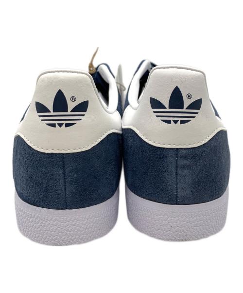 adidas（アディダス）adidas (アディダス) スニーカー ネイビー×ホワイト サイズ:28 未使用品の古着・服飾アイテム