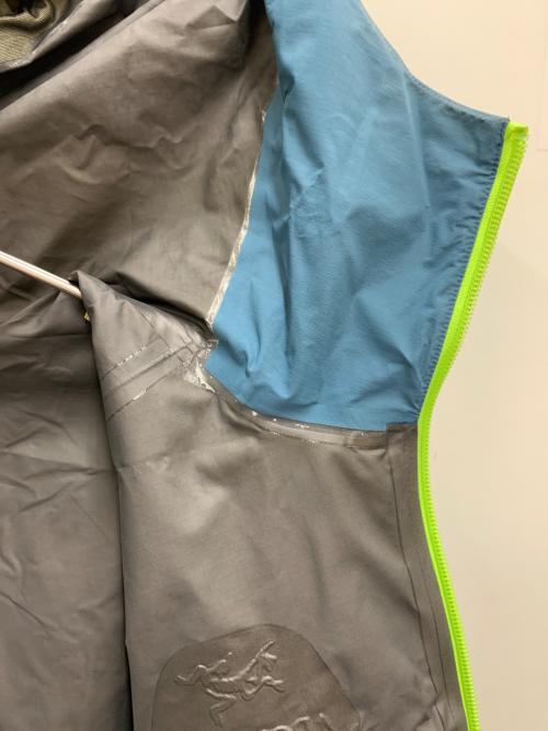 ARC'TERYX（アークテリクス）ARC'TERYX (アークテリクス) ナイロンジャケット ネイビー サイズ:Lの古着・服飾アイテム