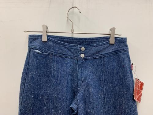 LEVI'S（リーバイス）LEVI'S (リーバイス) フレアデニムパンツ ネイビー サイズ:28 未使用品の古着・服飾アイテム