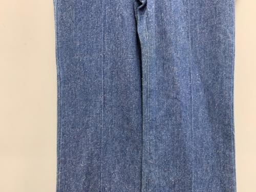 LEVI'S（リーバイス）LEVI'S (リーバイス) フレアデニムパンツ ネイビー サイズ:28 未使用品の古着・服飾アイテム