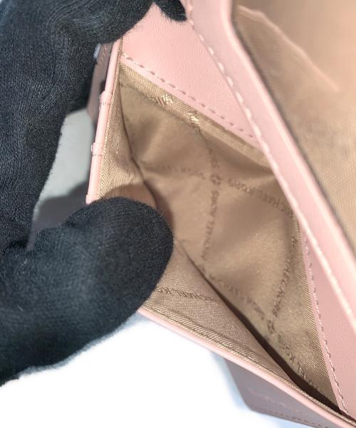MICHAEL KORS（マイケル・コース）MICHAEL KORS (マイケル・コース) 2つ折り財布 ピンク×ホワイトの古着・服飾アイテム