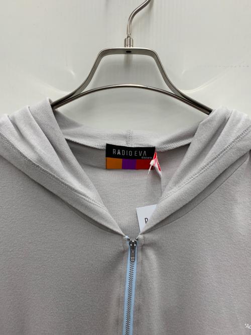 RADIO EVA（ラヂオエヴァ）RADIO EVA (ラヂオエヴァ) ジップパーカー グレー サイズ:L 未使用品の古着・服飾アイテム