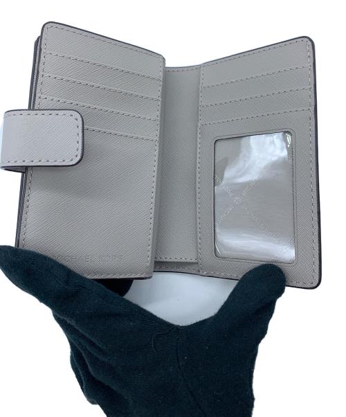 MICHAEL KORS（マイケル・コース）MICHAEL KORS (マイケル・コース) 2つ折り財布 グレーの古着・服飾アイテム