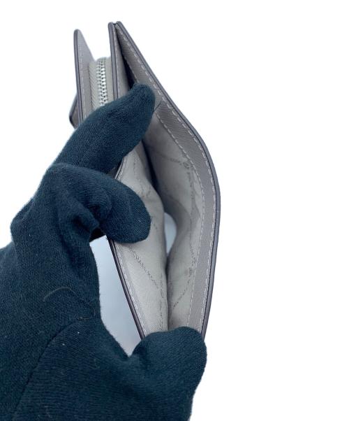 MICHAEL KORS（マイケル・コース）MICHAEL KORS (マイケル・コース) 2つ折り財布 グレーの古着・服飾アイテム