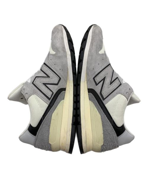 NEW BALANCE（ニューバランス）NEW BALANCE (ニューバランス) ローカットスニーカー グレー×ホワイト サイズ:27.5の古着・服飾アイテム