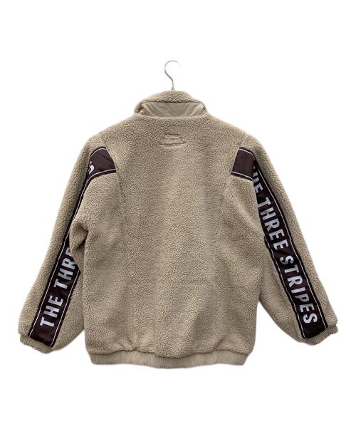 adidas（アディダス）adidas (アディダス) ボアジャケット ベージュ サイズ:2XL 未使用品の古着・服飾アイテム