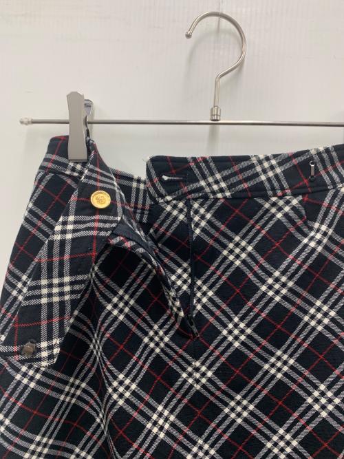 BURBERRY BLUE LABEL（バーバリー ブルー レーベル）BURBERRY BLUE LABEL (バーバリー ブルー レーベル) ミディスカート ホワイト×ブラック サイズ:38の古着・服飾アイテム