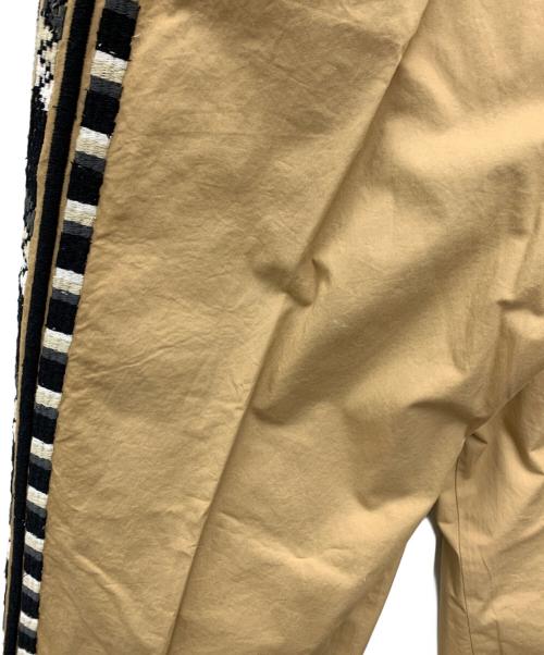 sara mallika（サラマリカ）sara mallika (サラマリカ) パンツ ベージュ×ブラック サイズ:F 未使用品の古着・服飾アイテム