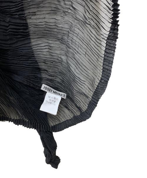 ISSEY MIYAKE（イッセイミヤケ）ISSEY MIYAKE (イッセイミヤケ) シフォンツイストラウンドネックカーディガン ブラック サイズ:2の古着・服飾アイテム
