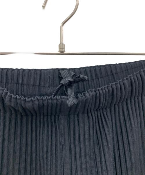 HOMME PLISSE ISSEY MIYAKE（オム プリッセ イッセイ ミヤケ）HOMME PLISSE ISSEY MIYAKE (オム プリッセ イッセイ ミヤケ) パンツ ブラック サイズ:2の古着・服飾アイテム