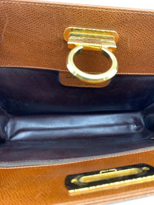 Salvatore Ferragamo（サルヴァトーレ フェラガモ）Salvatore Ferragamo (サルヴァトーレ フェラガモ) チェーンショルダーバッグ キャメルの古着・服飾アイテム