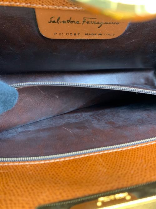 Salvatore Ferragamo（サルヴァトーレ フェラガモ）Salvatore Ferragamo (サルヴァトーレ フェラガモ) チェーンショルダーバッグ キャメルの古着・服飾アイテム