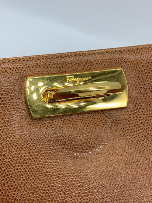 Salvatore Ferragamo（サルヴァトーレ フェラガモ）Salvatore Ferragamo (サルヴァトーレ フェラガモ) チェーンショルダーバッグ キャメルの古着・服飾アイテム