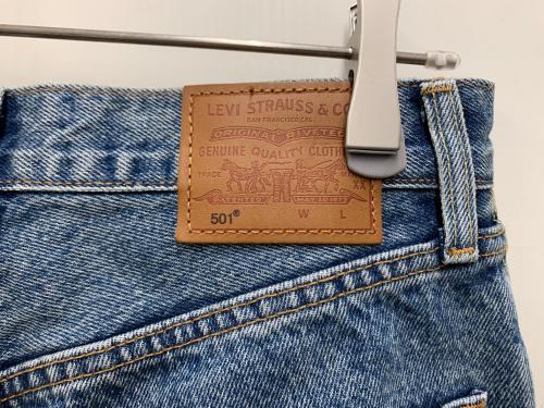 LEVI'S（リーバイス）LEVI'S (リーバイス) ストレートデニムパンツ ブルー サイズ:W24の古着・服飾アイテム