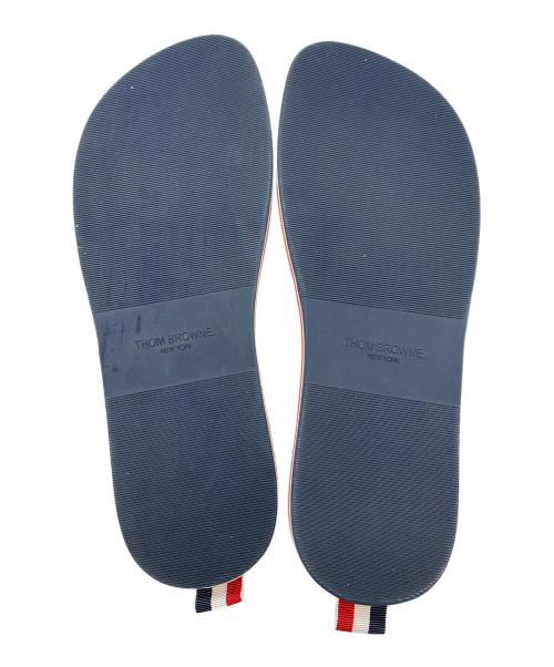 THOM BROWNE. NEW YORK（トムブラウン ニューヨーク）THOM BROWNE. NEW YORK (トムブラウン ニューヨーク) ビーチサンダル アイボリー サイズ:9.5の古着・服飾アイテム