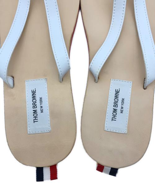 THOM BROWNE. NEW YORK（トムブラウン ニューヨーク）THOM BROWNE. NEW YORK (トムブラウン ニューヨーク) ビーチサンダル アイボリー サイズ:9.5の古着・服飾アイテム