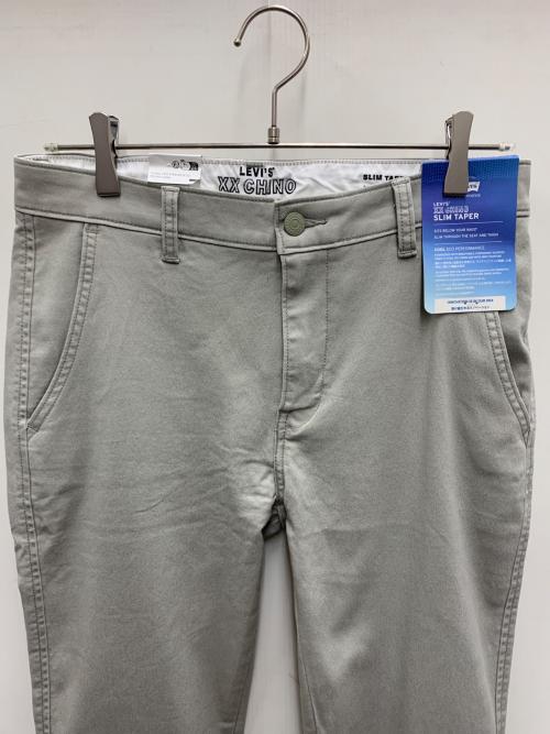 LEVI'S（リーバイス）LEVI'S (リーバイス) チノパン ライトグレー サイズ:W30×L32 未使用品の古着・服飾アイテム