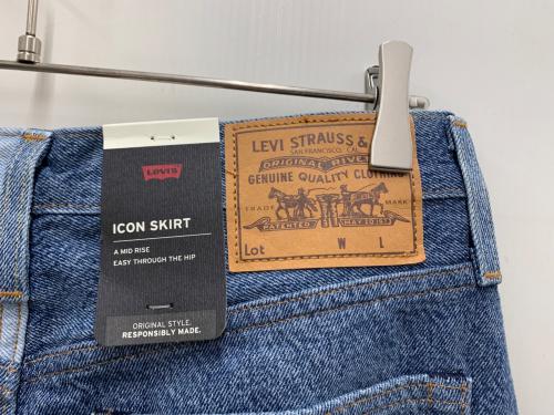 LEVI'S（リーバイス）LEVI'S (リーバイス) デニムスカート インディゴ サイズ:S 未使用品の古着・服飾アイテム